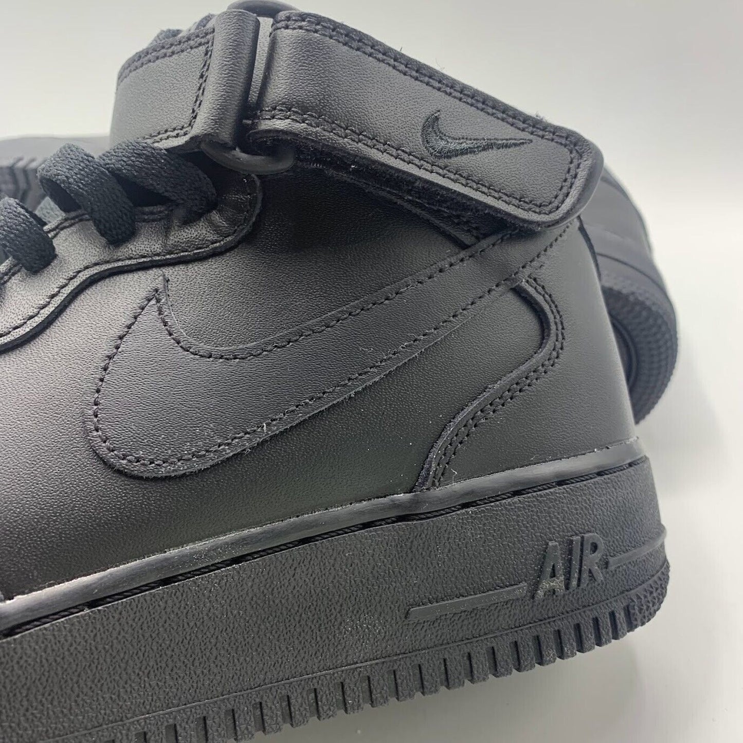 Nike Air Force 1 Mid '07 Black Size 10.5 CW2289-001 NEW NO LID