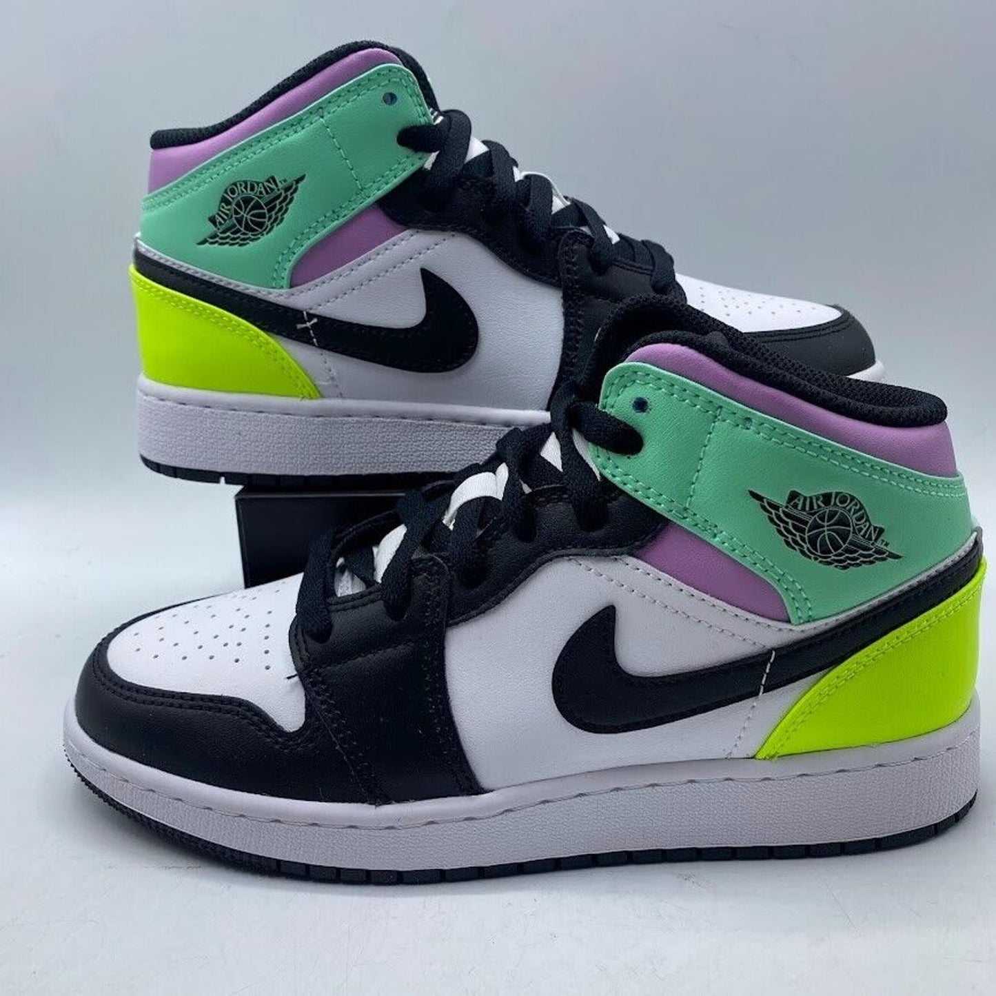 Nike Air Jordan 1 Mid (GS) Pastel Black Toe 554725-175 NEW