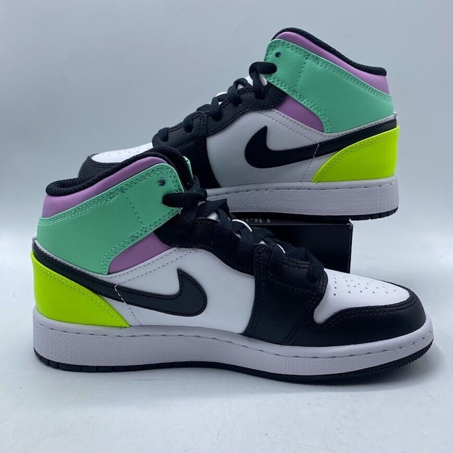 Nike Air Jordan 1 Mid (GS) Pastel Black Toe 554725-175 NEW